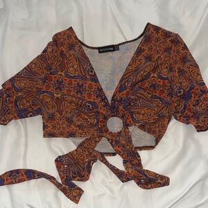 PrettyLittleThing Paisley Tie-Front Crop Top - Orange and Blue